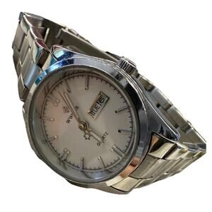 WWOOR 8804L Women's Designer Silver Tone Quartz Watch Day/Date Indicator